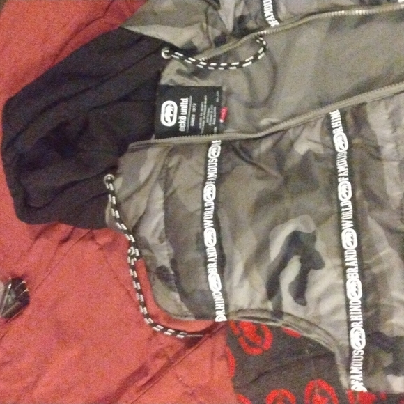 Vest - Picture 3 of 4